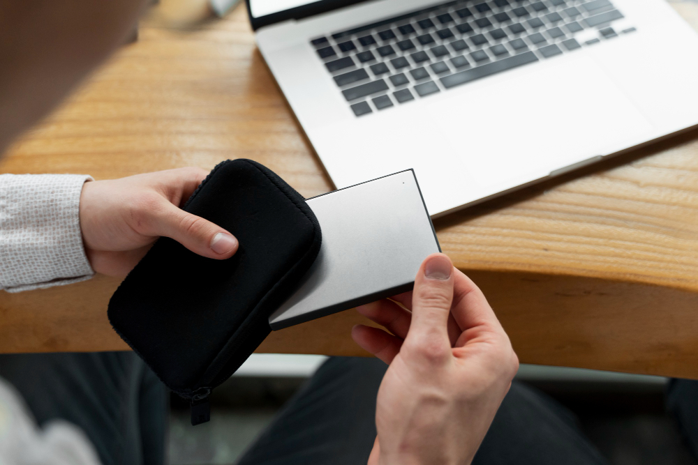 Loc8 Versa MagSafe Money Clip Wallet: Complete Guide & Features