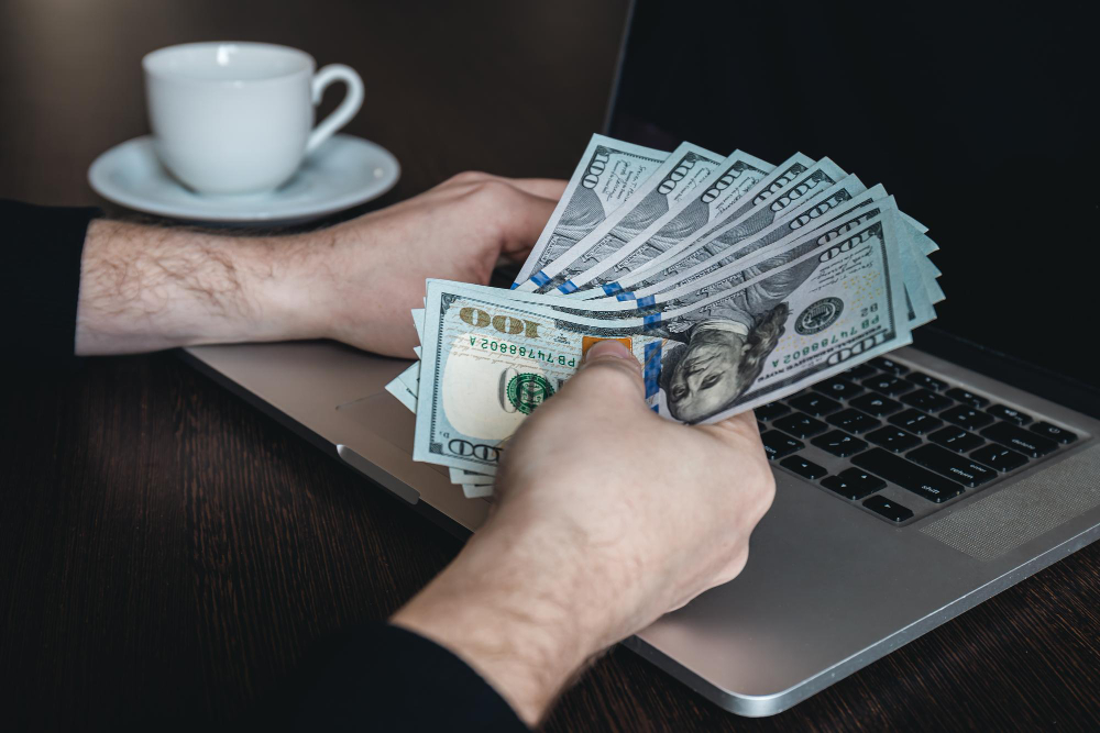 MoneyWebNews: Easy Guide to Money and Investing